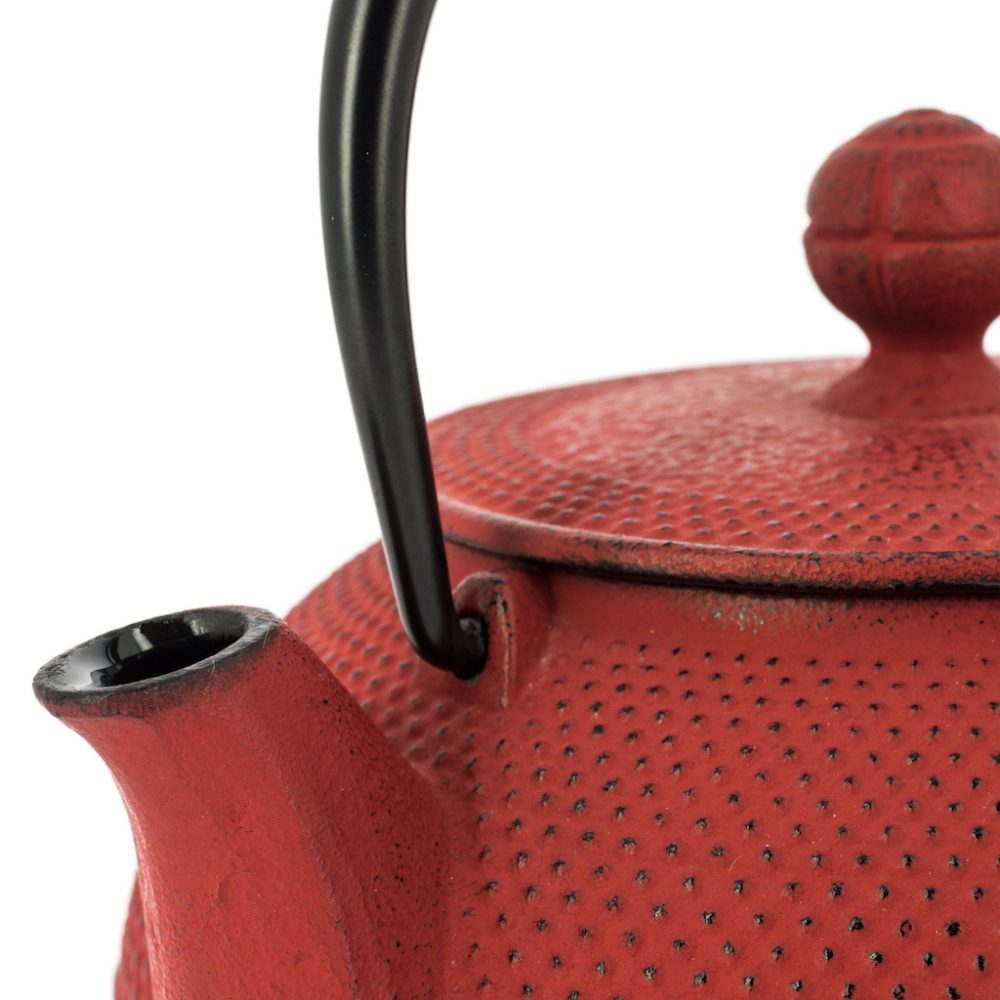 Iwachu cast iron teapot Arare – Red 650ml