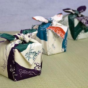 Musubi Furoshiki ChoJu Jinbutsu Giga / Diagonal Picture Scroll – Green/Purple 48cm